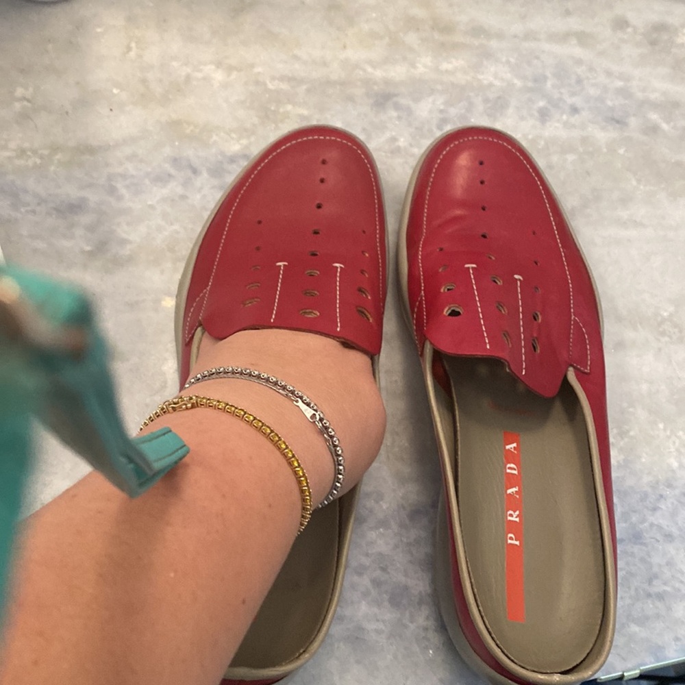 Prada - Picture 4 of 5